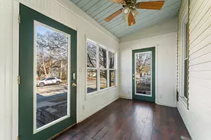 557 W Chicago St, Valparaiso, IN 46385 - Photo 2