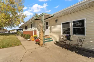 513 Almond St SW, Demotte, IN 46310 - Photo 4