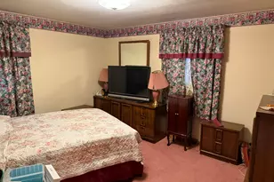 305 W 35th Ave, Griffith, IN 46319 - Photo 8