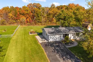 411 Nantucket Rd, Valparaiso, IN 46385 - Photo 2