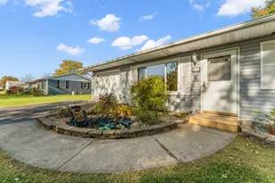 411 Nantucket Rd, Valparaiso, IN 46385 - Photo 4