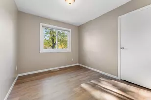 411 Nantucket Rd, Valparaiso, IN 46385 - Photo 12