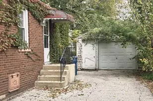 2631 Parkway Dr, Highland, IN 46322 - Photo 2