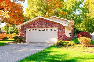 2324 Robinhood Blvd, Schererville, IN 46375 - Photo 2