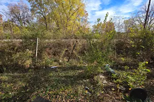 2304 S Meeker Ave, Muncie, IN 47302 - Photo 12