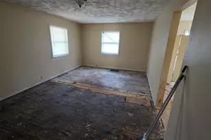 2304 S Meeker Ave, Muncie, IN 47302 - Photo 6