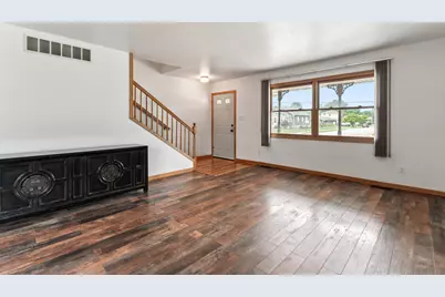 9117 Kennedy Avenue, Highland, IN 46322 - Photo 4