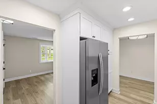 1853 Burgundy St, Schererville, IN 46375 - Photo 4