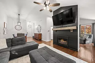 3601 Chimney Hill Ct, Valparaiso, IN 46383 - Photo 6