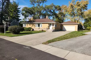601 Berkley Dr, Dyer, IN 46311 - Photo 1