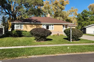 601 Berkley Dr, Dyer, IN 46311 - Photo 2