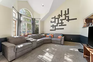 242 Golfview Dr, Schererville, IN 46375 - Photo 2