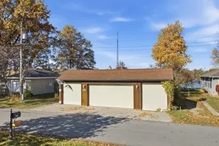 212 Lakeside Dr, Walkerton, IN 46574 - Photo 2