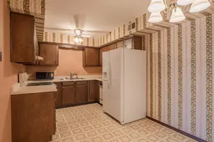 910 Camellia Dr, Munster, IN 46321 - Photo 6