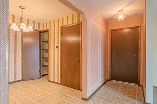 910 Camellia Dr, Munster, IN 46321 - Photo 2