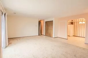 910 Camellia Dr, Munster, IN 46321 - Photo 4