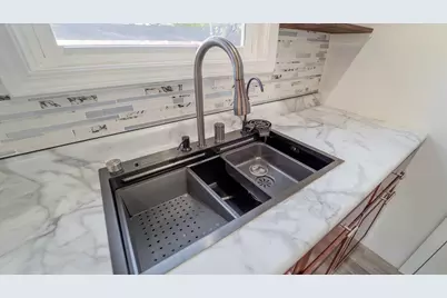 519 W 39th Avenue, Gary, IN 46408 - Photo 8