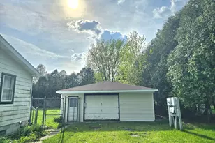 6862 NE Suburban Dr, Michigan City, IN 46360 - Photo 12