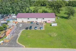 139 Gatlin Dr, Griffith, IN 46319 - Photo 1