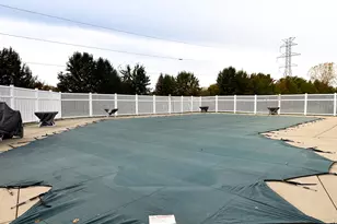 692 Capitol Dr, Hobart, IN 46342 - Photo 22