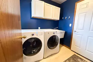 692 Capitol Dr, Hobart, IN 46342 - Photo 4