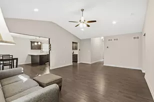 2331 Waterford Cir W, Schererville, IN 46375 - Photo 10