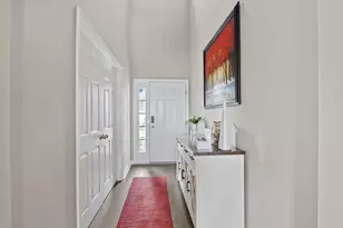 2436 Creek Bank Dr, Columbus, IN 47201 - Photo 2