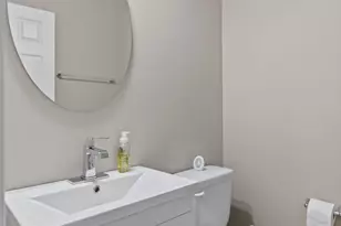 2436 Creek Bank Dr, Columbus, IN 47201 - Photo 16