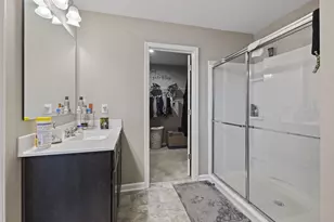 2436 Creek Bank Dr, Columbus, IN 47201 - Photo 32