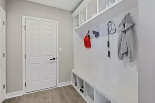 2436 Creek Bank Dr, Columbus, IN 47201 - Photo 14