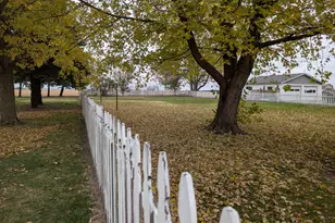 601 W Gordon St, Francesville, IN 47946 - Photo 2