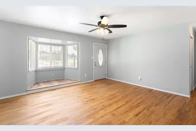 709 Indiana Avenue, Michigan City, IN 46360 - Photo 2