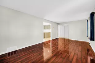 1006 W 21st St, La Porte, IN 46350 - Photo 4