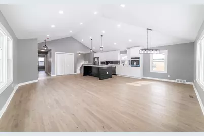 8205 Parkview Avenue, Munster, IN 46321 - Photo 6