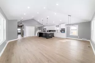 8205 Parkview Ave, Munster, IN 46321 - Photo 6