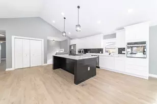 8205 Parkview Ave, Munster, IN 46321 - Photo 8