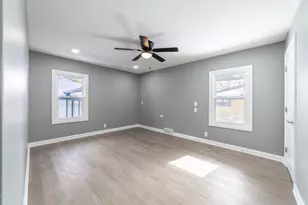 8205 Parkview Ave, Munster, IN 46321 - Photo 14