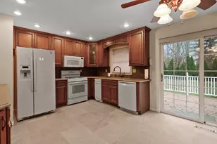 1608 Sunnyslope Dr, Crown Point, IN 46307 - Photo 8