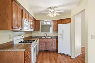 310 Pine Ridge Cir, Lowell, IN 46356 - Photo 10