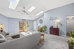 239 Laura Ln, Hobart, IN 46342 - Photo 4