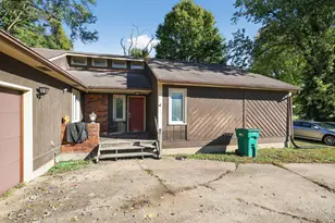 1404 Utica-Sellersburg Rd, Jeffersonville, IN 47130 - Photo 2