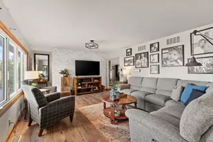 121 7th Ave NW, Demotte, IN 46310 - Photo 6