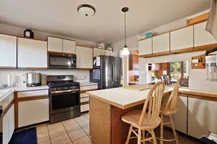 642 Omega Dr, Crown Point, IN 46307 - Photo 6