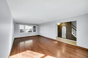 397 W Millport Dr, Valparaiso, IN 46385 - Photo 8