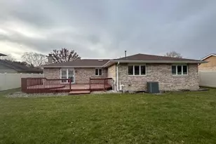 18539 Country Ln, Lansing, IL 60438 - Photo 2