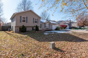 6717 Blackstone Cir, Portage, IN 46368 - Photo 2