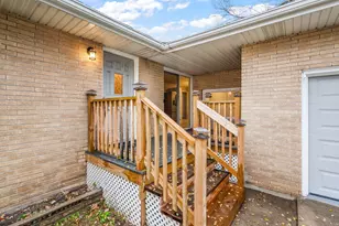 6131 Glen Dr, Merrillville, IN 46410 - Photo 2