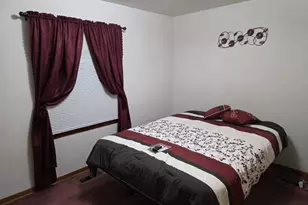 2913 Drexel Dr, Hobart, IN 46342 - Photo 10