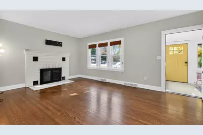 321 W Johnson Road, La Porte, IN 46350 - Photo 4