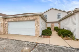 147 Mallard Pointe Dr, Valparaiso, IN 46385 - Photo 1